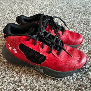 Boys Under Armour shoes size 1.5